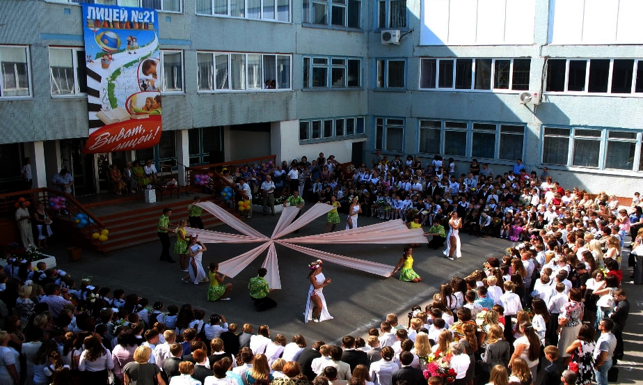 <span class='center'>
<span class='slide_title'>
<strong>Труд отзовётся в учениках</strong>
</span>